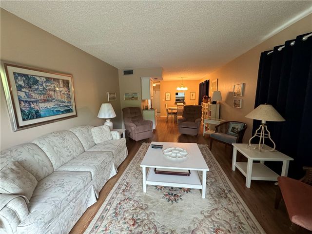 109 Springlake Court 107, Vero Beach, FL 32962