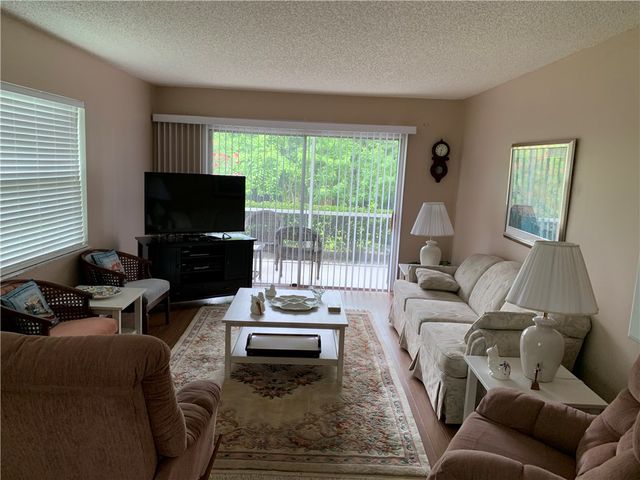 109 Springlake Court 107, Vero Beach, FL 32962