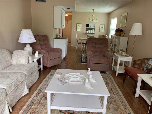 109 Springlake Court 107, Vero Beach, FL 32962