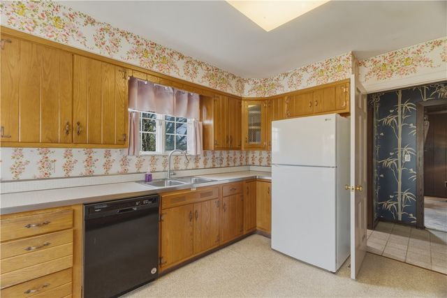 126 W Lyndhrust Drive, Point Breeze, PA 15206