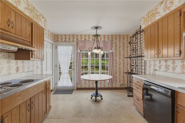 126 W Lyndhrust Drive, Point Breeze, PA 15206