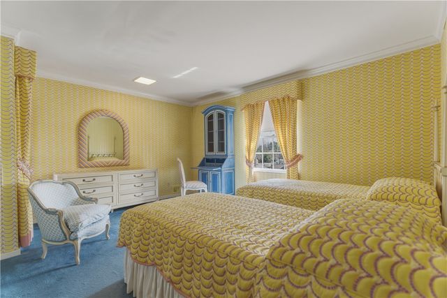 126 W Lyndhrust Drive, Point Breeze, PA 15206