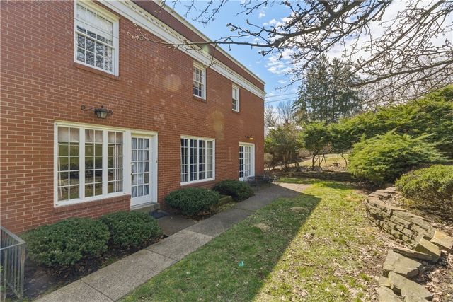 126 W Lyndhrust Drive, Point Breeze, PA 15206