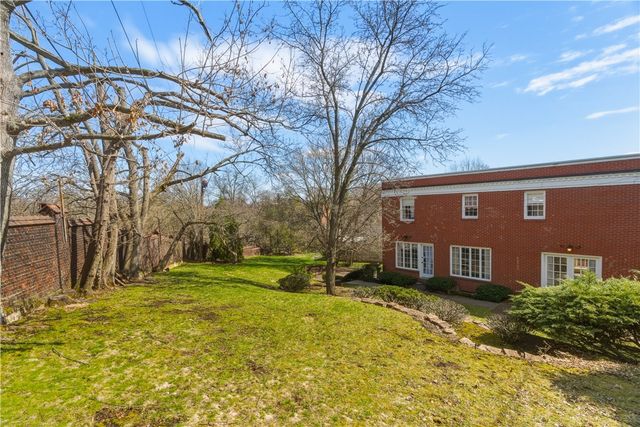 126 W Lyndhrust Drive, Point Breeze, PA 15206