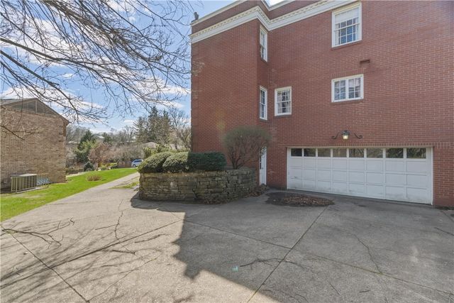 126 W Lyndhrust Drive, Point Breeze, PA 15206