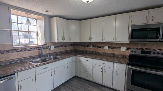 901 N Choctaw Avenue, Independence, MO 64056