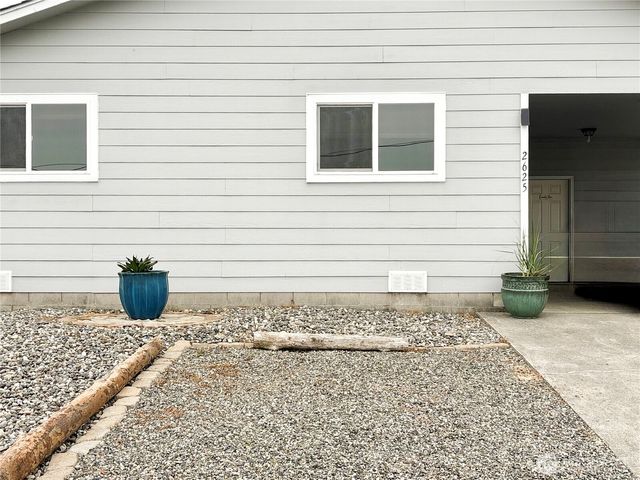 2625 W Beach Road, Oak Harbor, WA 98277