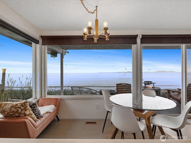 2625 W Beach Road, Oak Harbor, WA 98277