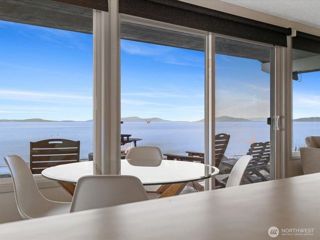 2625 W Beach Road, Oak Harbor, WA 98277