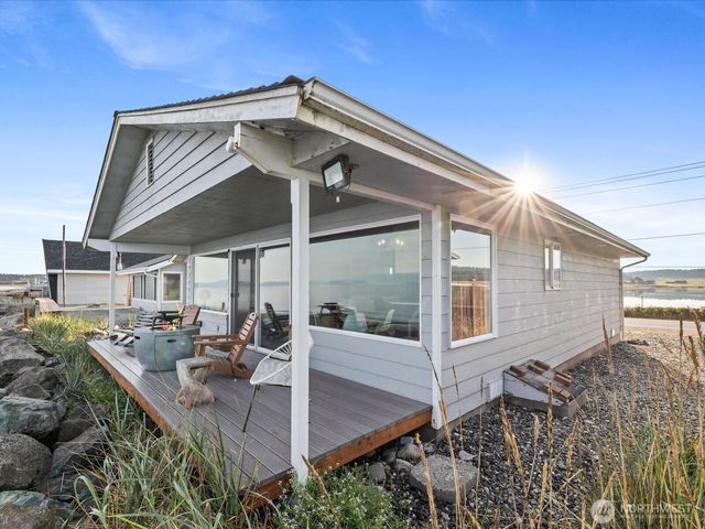 2625 W Beach Road, Oak Harbor, WA 98277