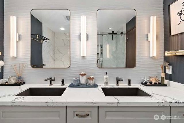 2625 W Beach Road, Oak Harbor, WA 98277