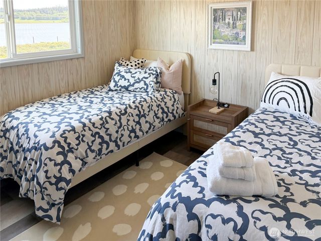 2625 W Beach Road, Oak Harbor, WA 98277