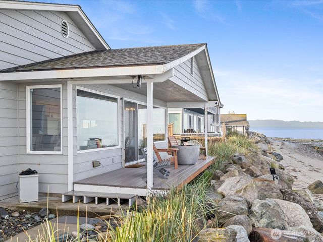 2625 W Beach Road, Oak Harbor, WA 98277