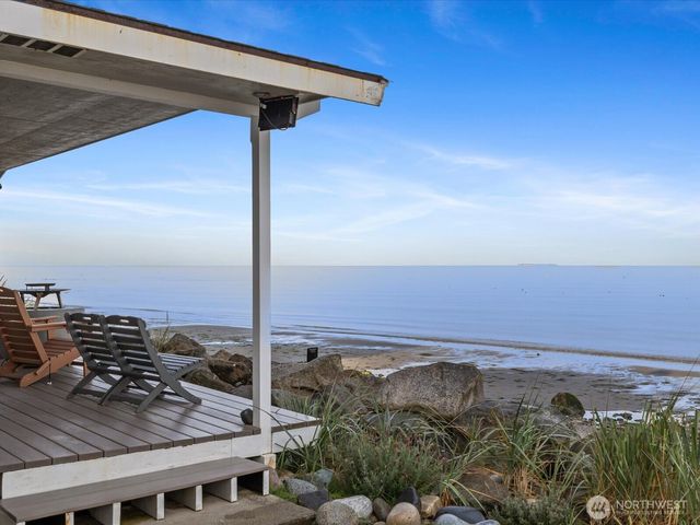 2625 W Beach Road, Oak Harbor, WA 98277