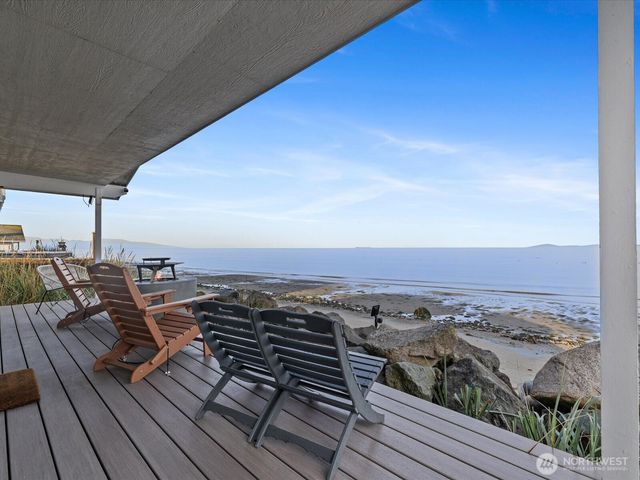 2625 W Beach Road, Oak Harbor, WA 98277