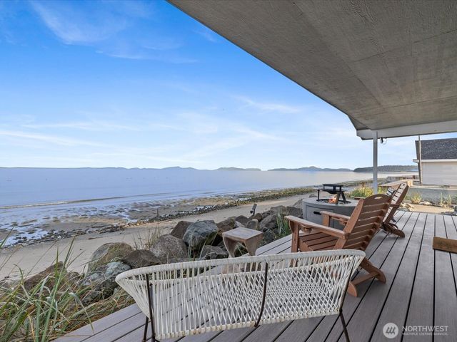 2625 W Beach Road, Oak Harbor, WA 98277