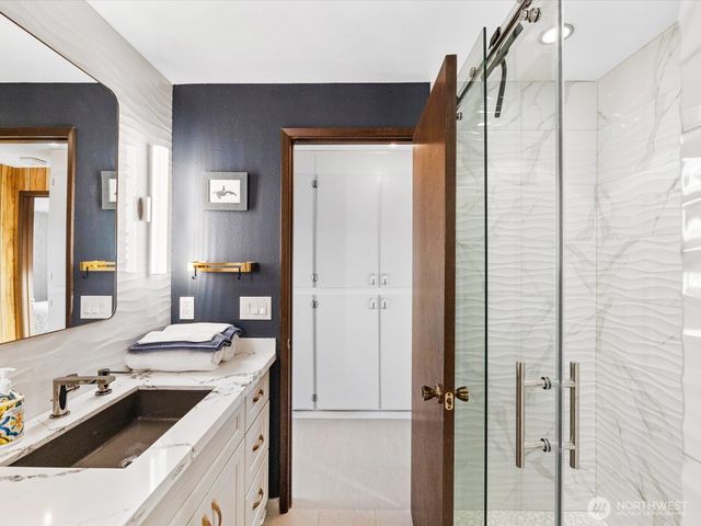 2625 W Beach Road, Oak Harbor, WA 98277