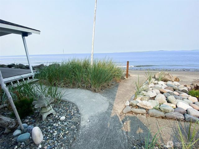 2625 W Beach Road, Oak Harbor, WA 98277