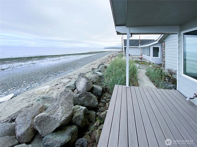 2625 W Beach Road, Oak Harbor, WA 98277