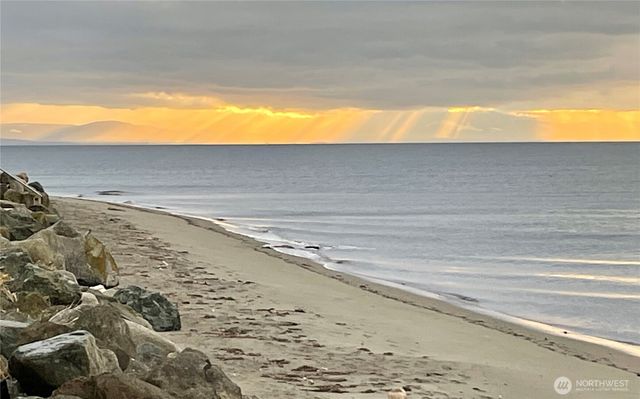 2625 W Beach Road, Oak Harbor, WA 98277