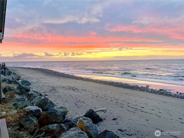 2625 W Beach Road, Oak Harbor, WA 98277