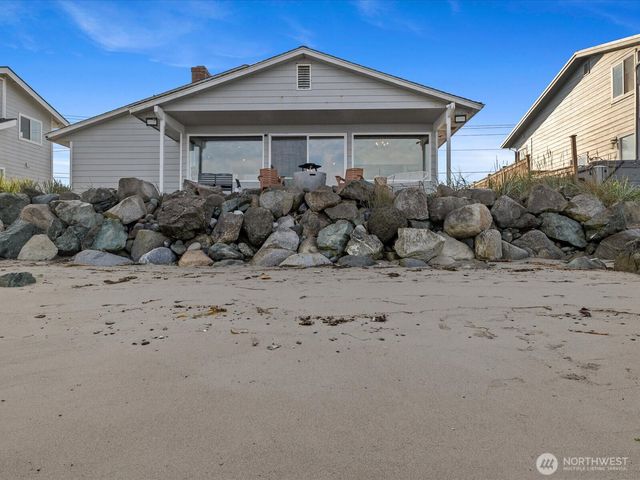 2625 W Beach Road, Oak Harbor, WA 98277