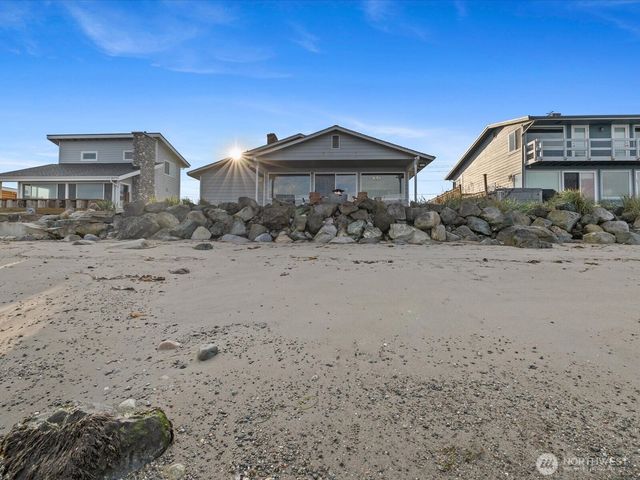 2625 W Beach Road, Oak Harbor, WA 98277