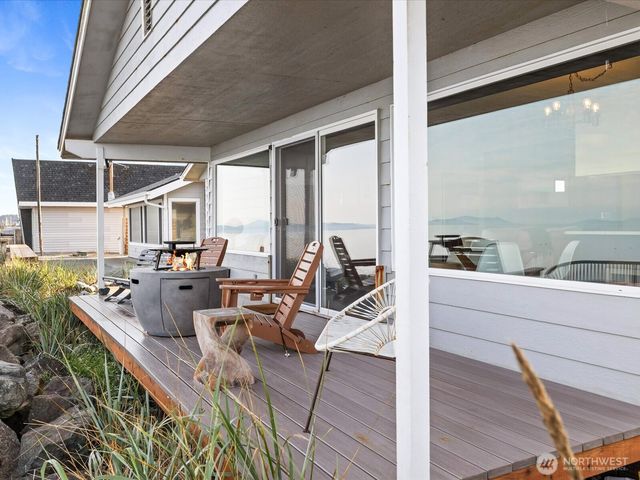 2625 W Beach Road, Oak Harbor, WA 98277