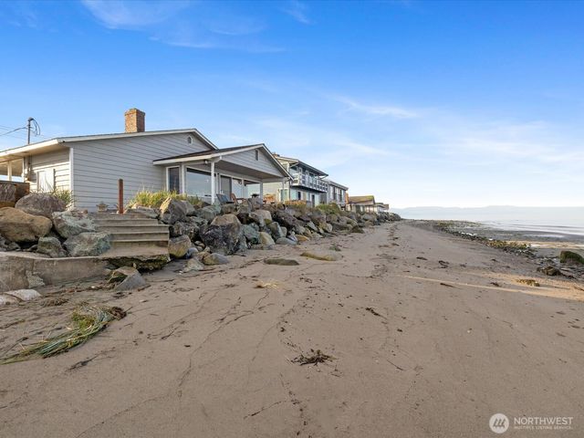 2625 W Beach Road, Oak Harbor, WA 98277