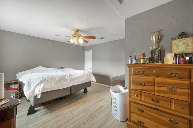 8901 Woodlyn Road, Houston, TX 77078