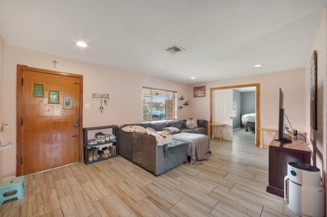 8901 Woodlyn Road, Houston, TX 77078