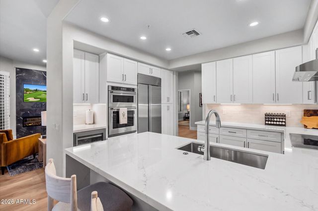 8989 N GAINEY CENTER Drive 104, Scottsdale, AZ 85258