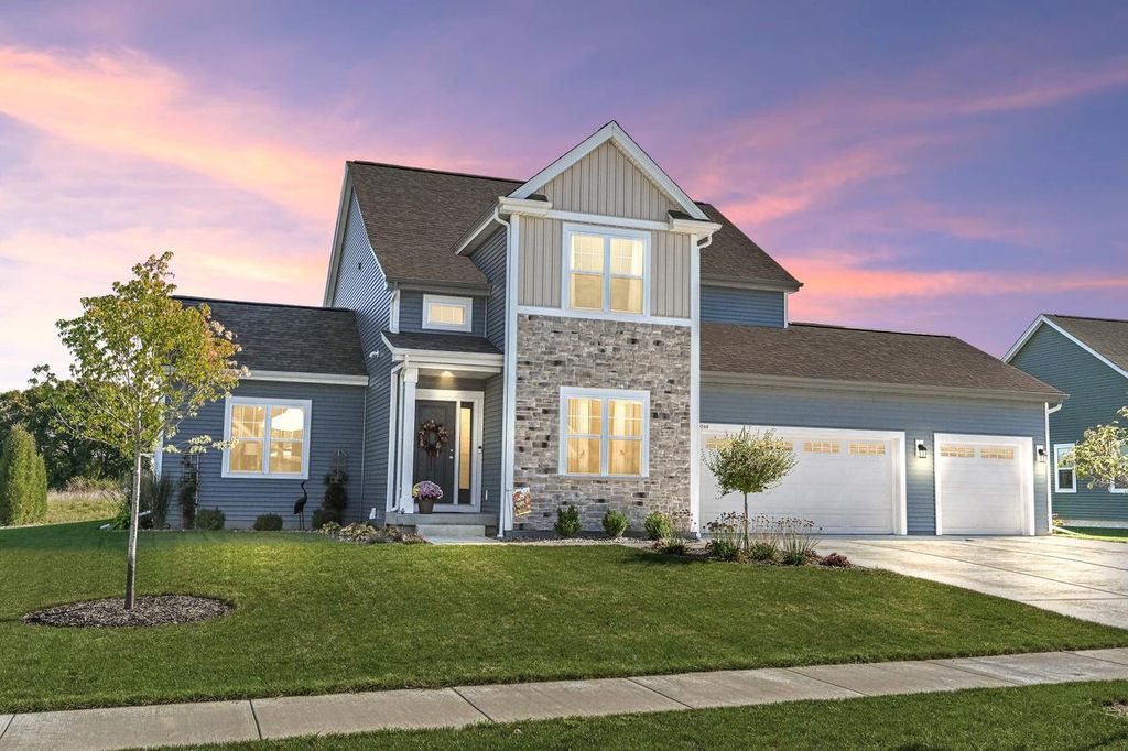 740 Kohlwey DRIVE, Grafton, WI 53024