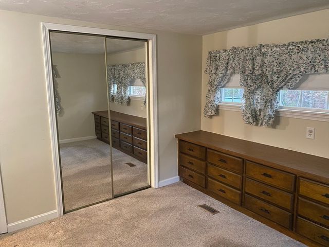 38 Danielle St, Plainville, MA 02762