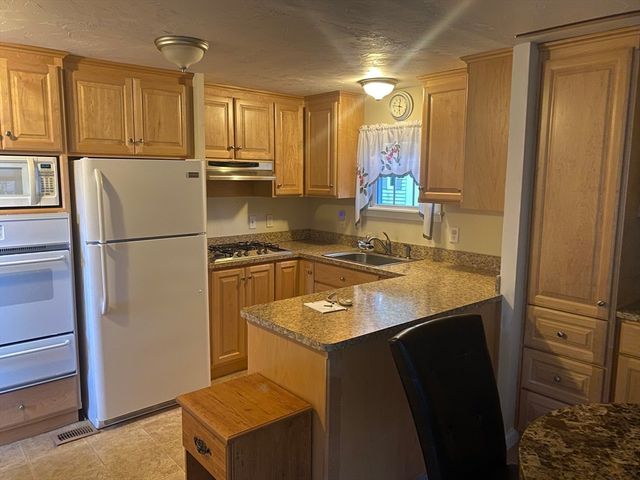 38 Danielle St, Plainville, MA 02762