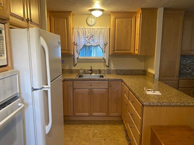 38 Danielle St, Plainville, MA 02762