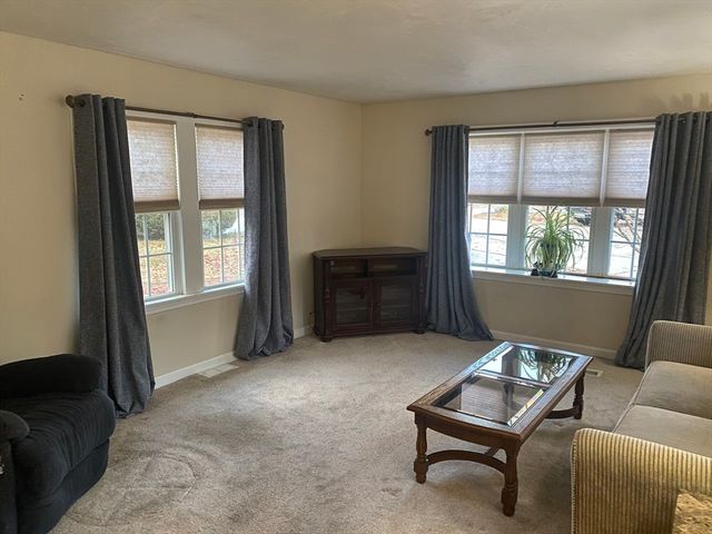 38 Danielle St, Plainville, MA 02762