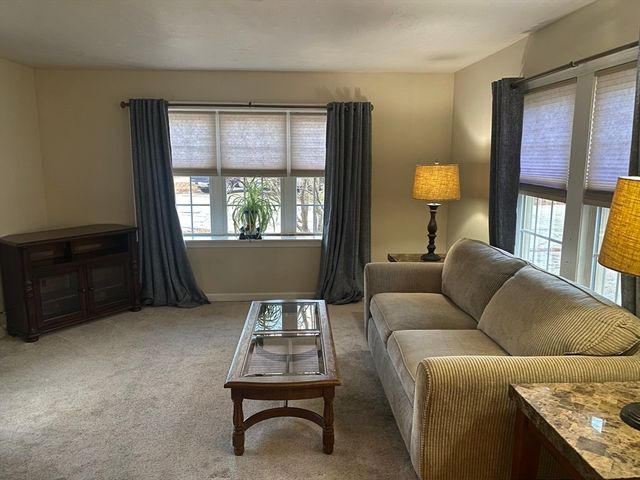 38 Danielle St, Plainville, MA 02762