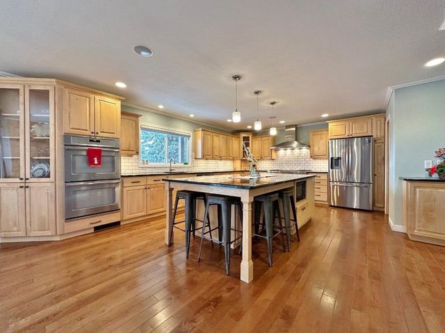 1320 11th St SW, Minot, ND 58701