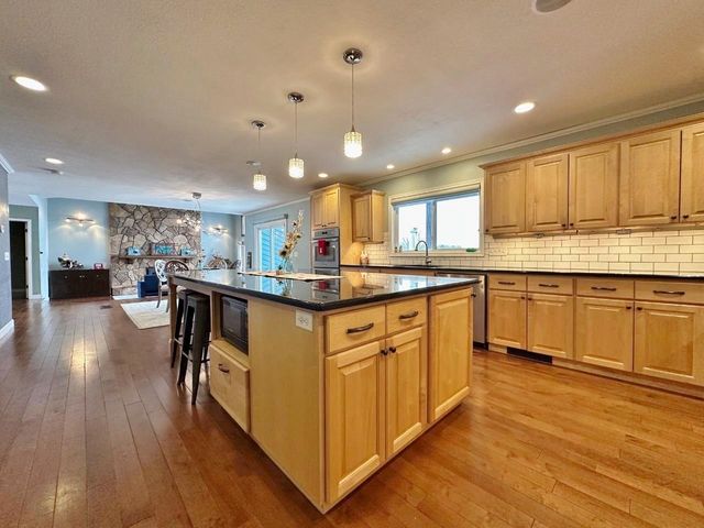 1320 11th St SW, Minot, ND 58701