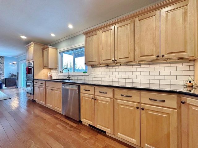 1320 11th St SW, Minot, ND 58701