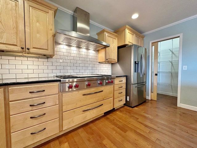 1320 11th St SW, Minot, ND 58701