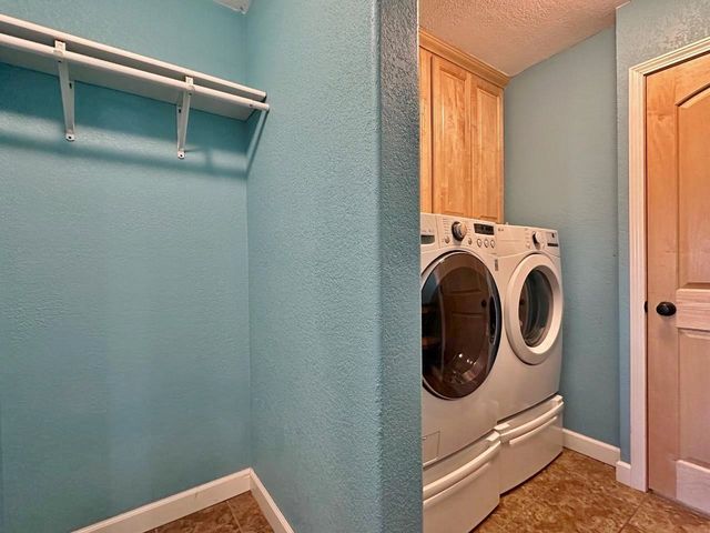 1320 11th St SW, Minot, ND 58701