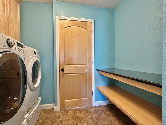 1320 11th St SW, Minot, ND 58701