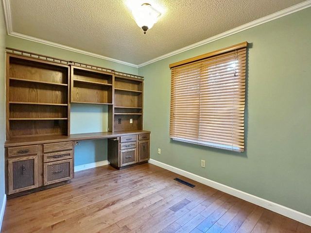 1320 11th St SW, Minot, ND 58701