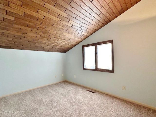 1320 11th St SW, Minot, ND 58701