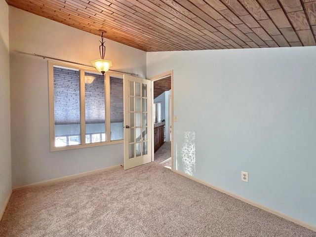 1320 11th St SW, Minot, ND 58701