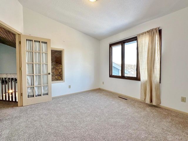 1320 11th St SW, Minot, ND 58701