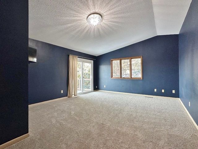 1320 11th St SW, Minot, ND 58701