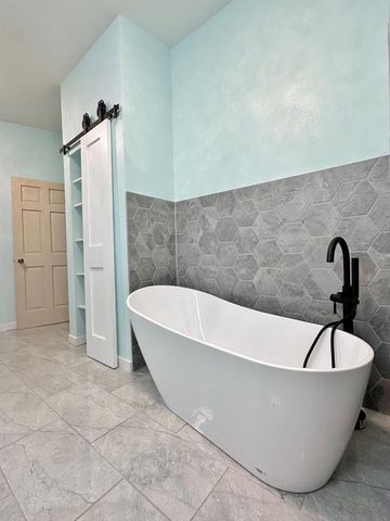 1320 11th St SW, Minot, ND 58701